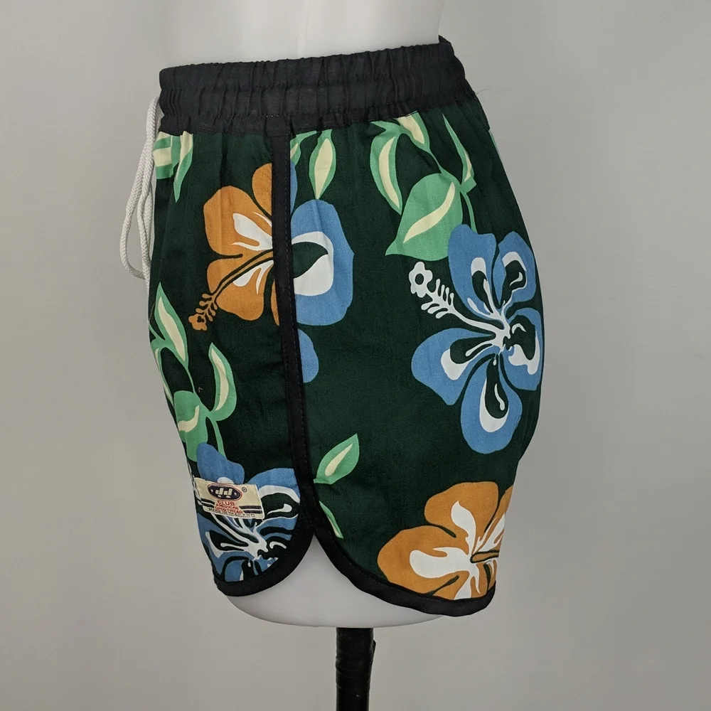 Women's Shorts Size Small Green Hawaiian Print Black Trim Elastic Waist Tie-up - Picture 3 of 8